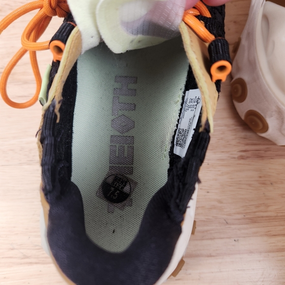 Athletic_Shoes